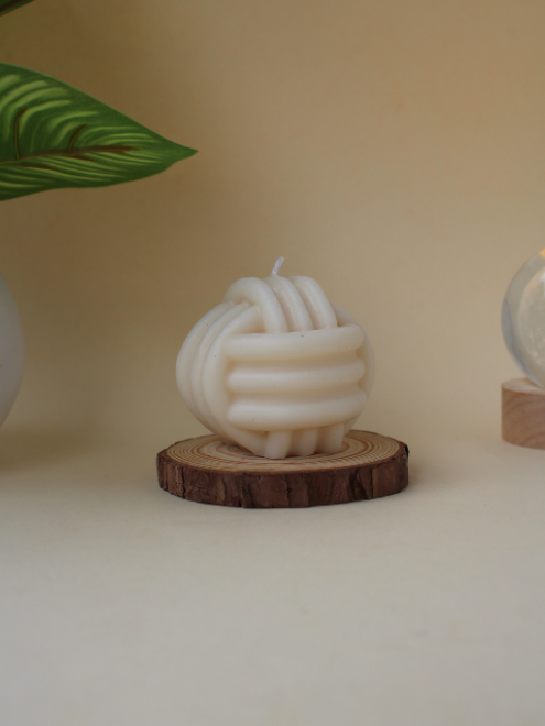 Minimalist Knot Candle