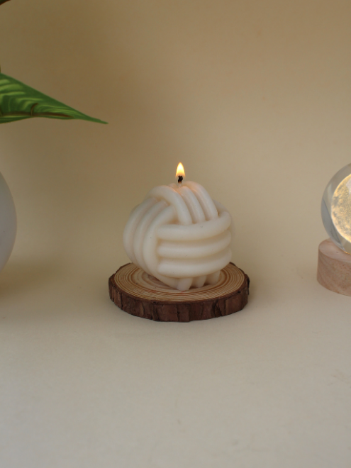 Minimalist Knot Candle
