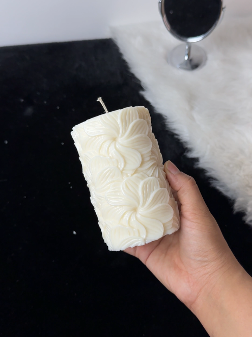 Daisy Pillar Candle