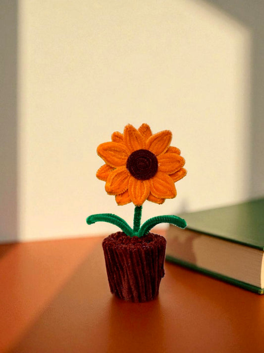 Sunflower Pot (Pointed leaves)
